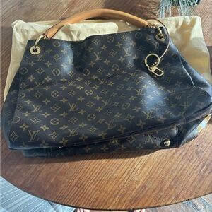 Artsy bag! Louis Vuitton classic  Monogram Shoulder Bag